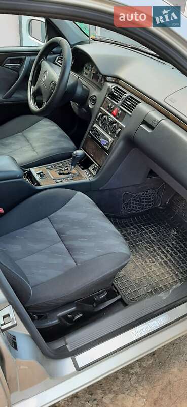 Седан Mercedes-Benz E-Class 2002 в Измаиле фото 9 Седан Mercedes-Benz E-Class 2002 в Измаиле