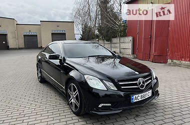Купе Mercedes-Benz E-Class 2010 в 