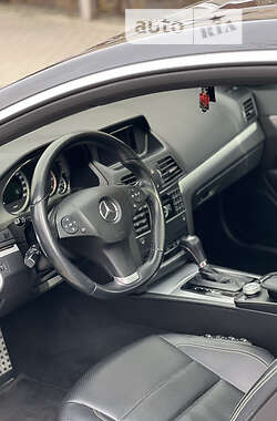 Купе Mercedes-Benz E-Class 2010 в 