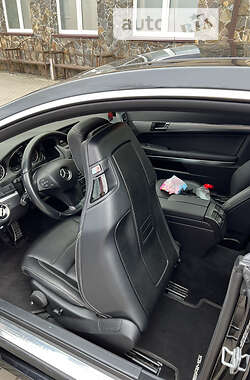Купе Mercedes-Benz E-Class 2010 в 