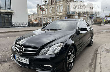 Купе Mercedes-Benz E-Class 2010 в 