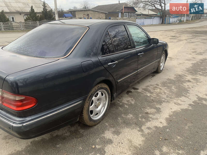 Седан Mercedes-Benz E-Class 1999 в Черновцах