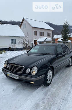 Седан Mercedes-Benz E-Class 2001 в Хусте