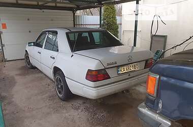 Седан Mercedes-Benz E-Class 1992 в Киеве