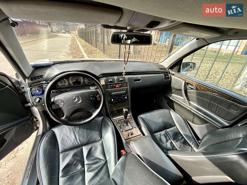 Седан Mercedes-Benz E-Class 2002 в Киеве