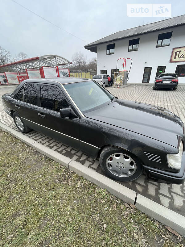 Седан Mercedes-Benz E-Class 1990 в Ладижині