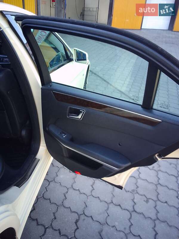 Седан Mercedes-Benz E-Class 2011 в Черкасах