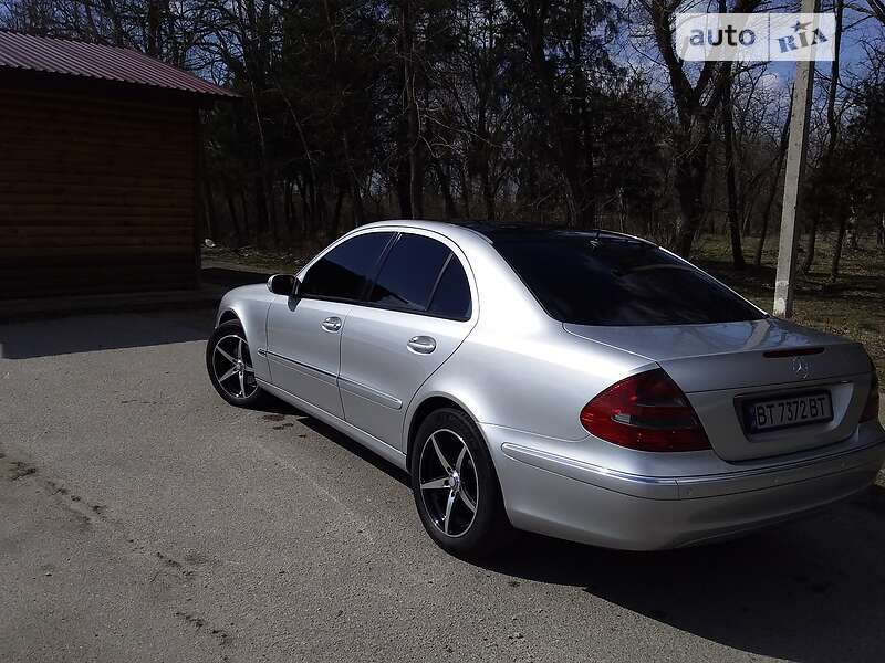 Седан Mercedes-Benz E-Class 2002 в Киеве