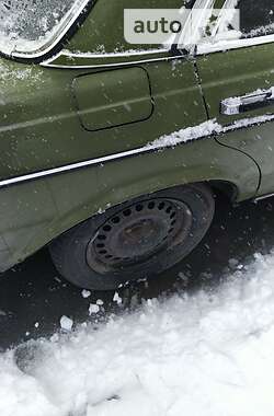 Седан Mercedes-Benz E-Class 1982 в 