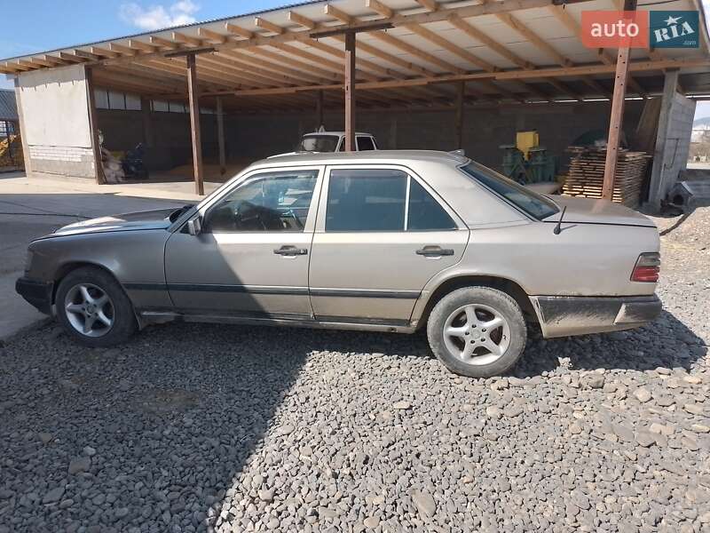 Седан Mercedes-Benz E-Class 1987 в Иршаве фото 4 Седан Mercedes-Benz E-Class 1987 в Иршаве