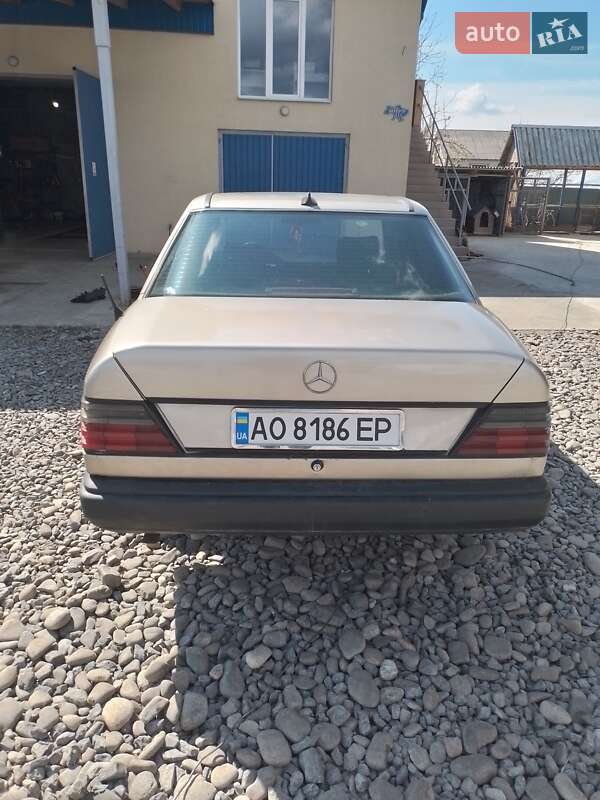 Седан Mercedes-Benz E-Class 1987 в Иршаве фото 5 Седан Mercedes-Benz E-Class 1987 в Иршаве