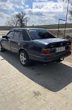 Седан Mercedes-Benz E-Class 1985 в Черновцах