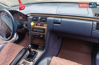 Седан Mercedes-Benz E-Class 1999 в 