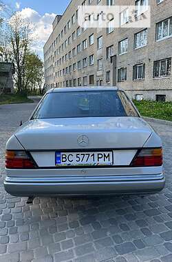 Седан Mercedes-Benz E-Class 1994 в Львове