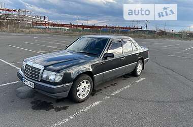 Если хочется легенду: покупаем 25-летний Mercedes-Benz W124