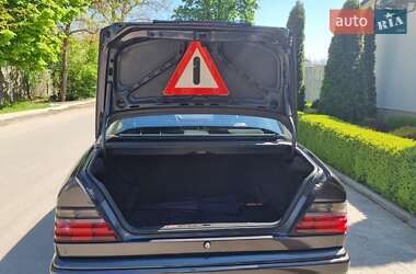 Седан Mercedes-Benz E-Class 1989 в 