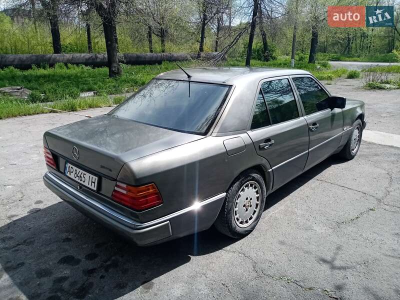 Седан Mercedes-Benz E-Class 1986 в Запоріжжі фото 4 Седан Mercedes-Benz E-Class 1986 в Запоріжжі