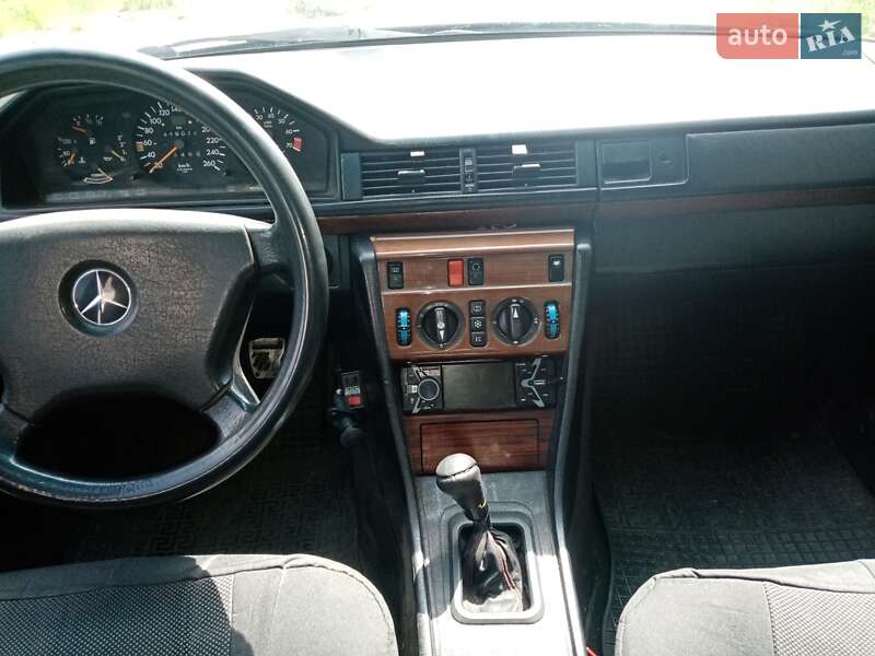 Седан Mercedes-Benz E-Class 1986 в Запоріжжі фото 6 Седан Mercedes-Benz E-Class 1986 в Запоріжжі