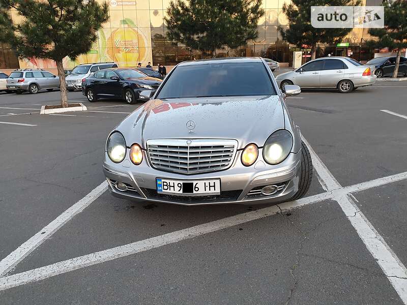 Седан Mercedes-Benz E-Class 2002 в 