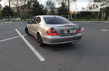 Седан Mercedes-Benz E-Class 2002 в 