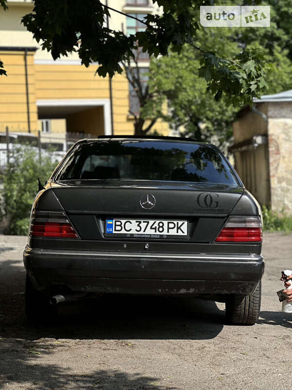 Купе Mercedes-Benz E-Class 1995 в Львове