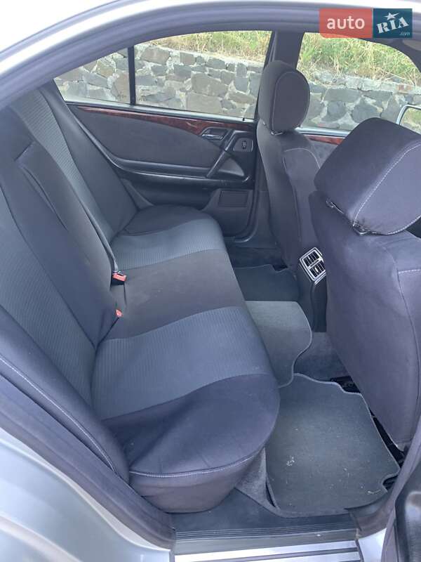 Седан Mercedes-Benz E-Class 1999 в Володимирі