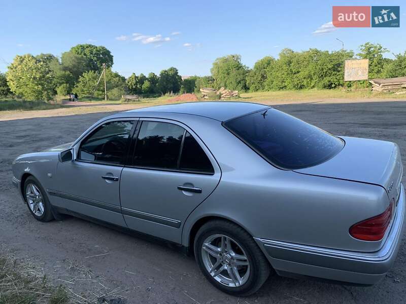 Седан Mercedes-Benz E-Class 1999 в Володимирі