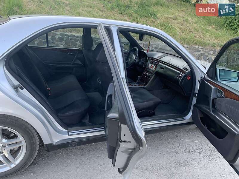 Седан Mercedes-Benz E-Class 1999 в Володимирі