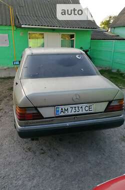 Седан Mercedes-Benz E-Class 1991 в Киеве