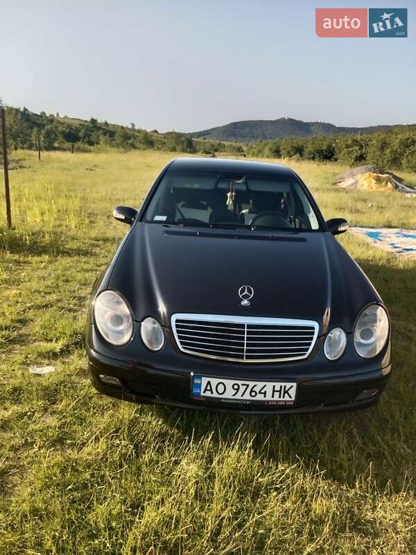 Седан Mercedes-Benz E-Class 2003 в Ужгороде