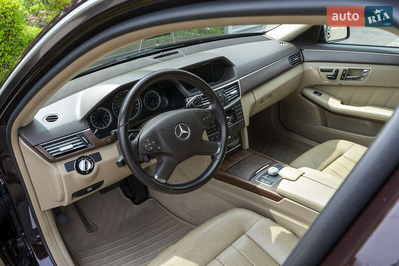 Седан Mercedes-Benz E-Class 2009 в Одессе