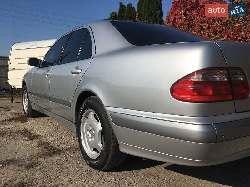 Седан Mercedes-Benz E-Class 2000 в Владимире