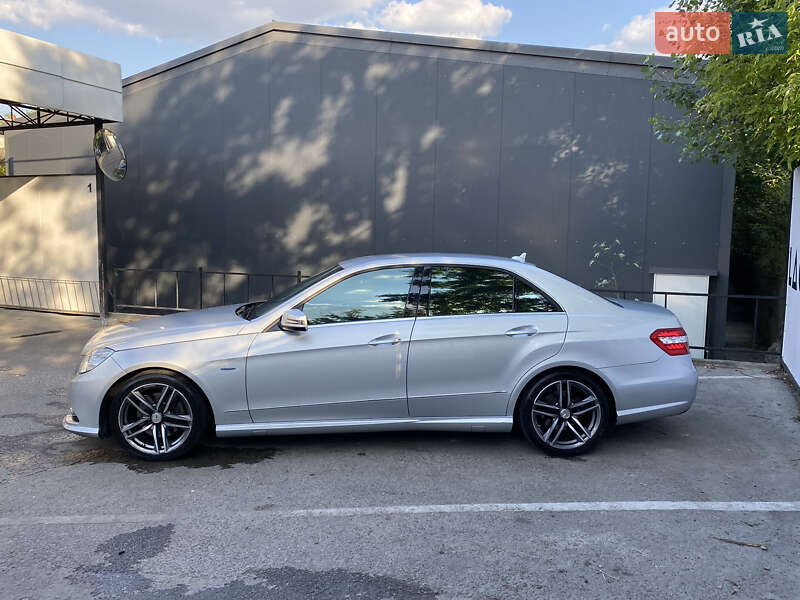 Седан Mercedes-Benz E-Class 2012 в Киеве