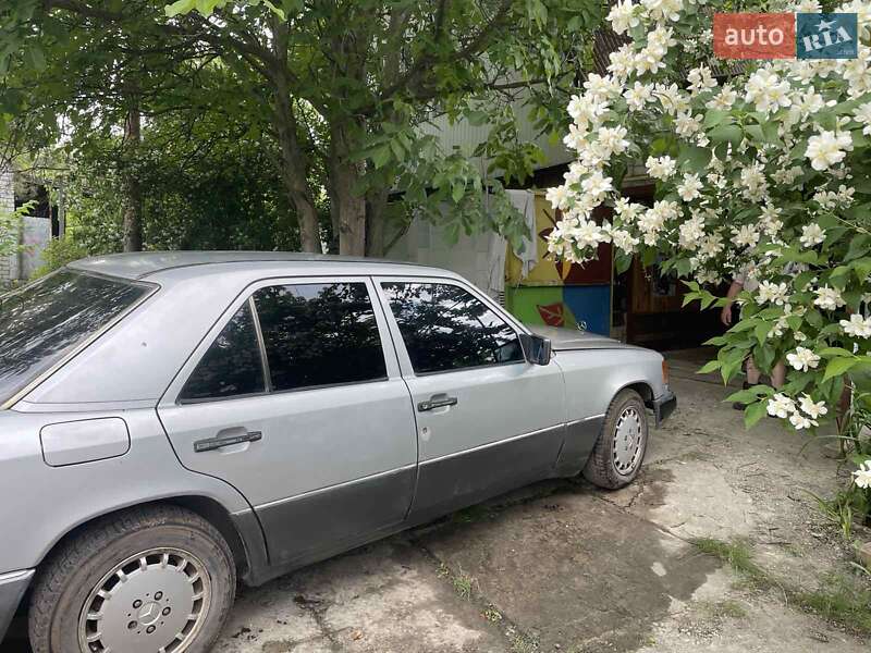 Седан Mercedes-Benz E-Class 1992 в Харькове
