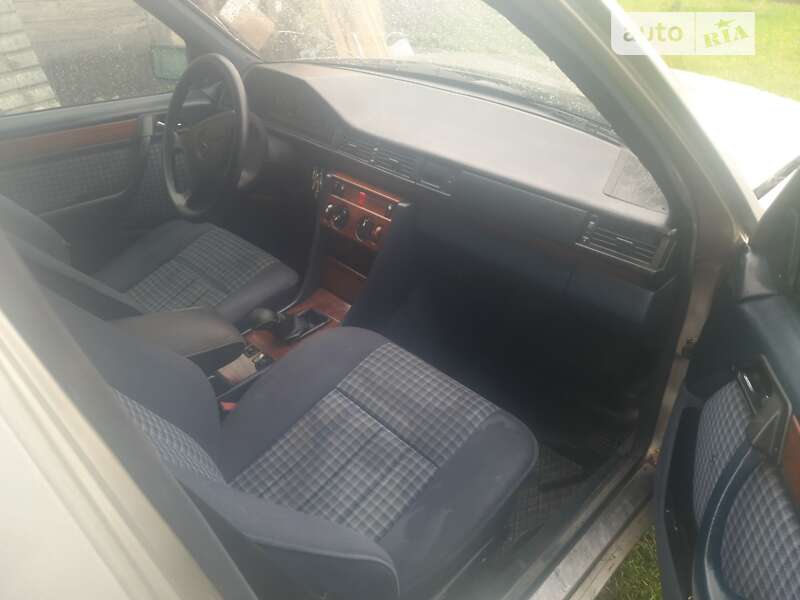 Седан Mercedes-Benz E-Class 1992 в Яремчі фото 10 Седан Mercedes-Benz E-Class 1992 в Яремчі