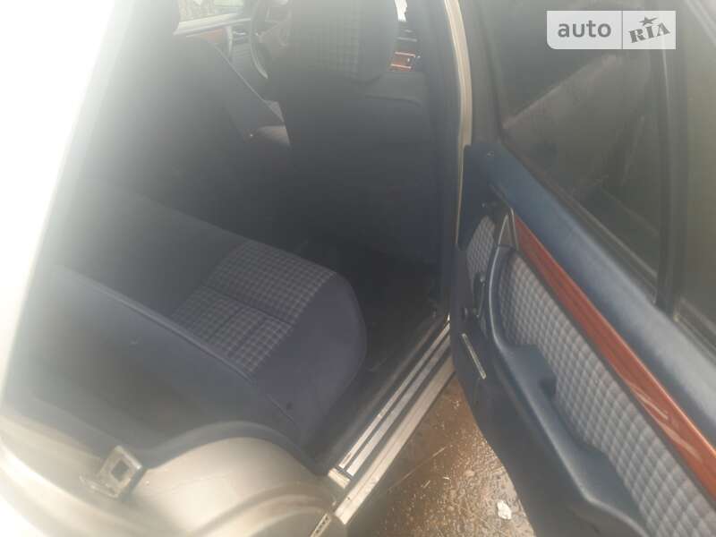 Седан Mercedes-Benz E-Class 1992 в Яремчі фото 12 Седан Mercedes-Benz E-Class 1992 в Яремчі