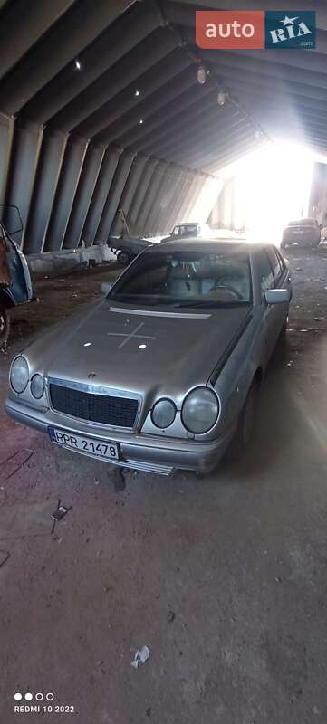 Седан Mercedes-Benz E-Class 1997 в Херсоне