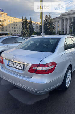 Седан Mercedes-Benz E-Class 2012 в Житомирі