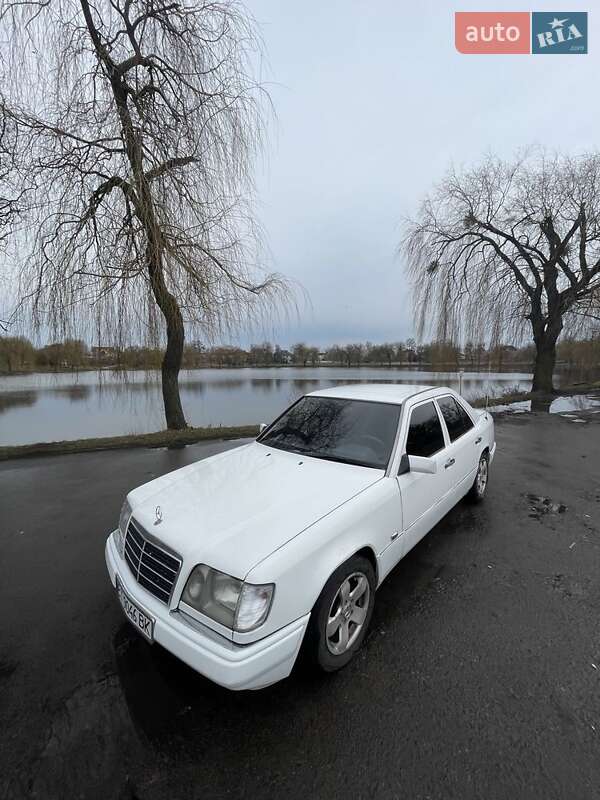 Седан Mercedes-Benz E-Class 1994 в Рівному
