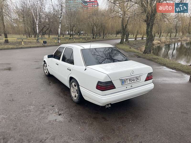 Седан Mercedes-Benz E-Class 1994 в Рівному