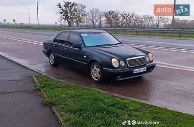 Седан Mercedes-Benz E-Class 1995 в Киеве