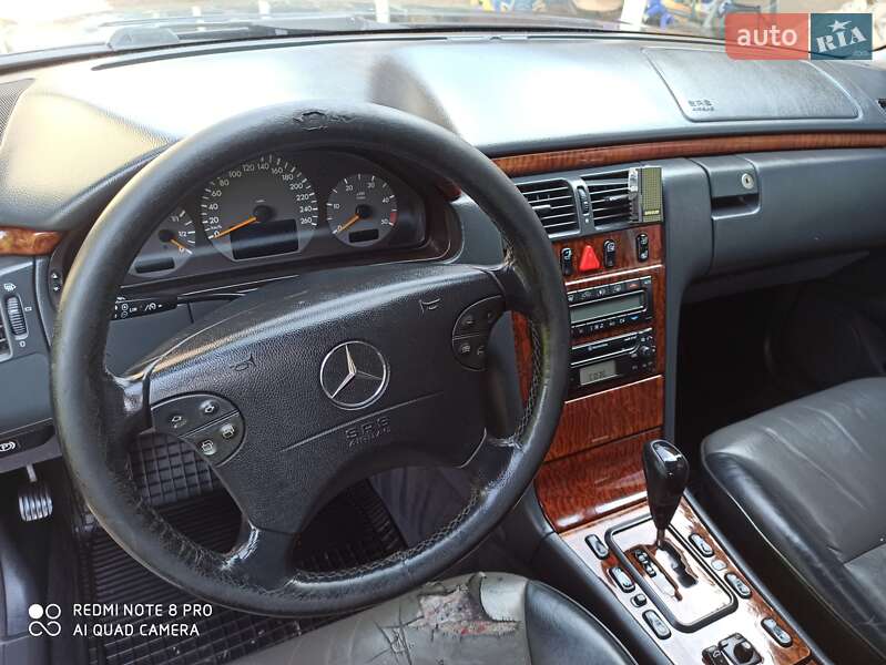 Седан Mercedes-Benz E-Class 2000 в Вижниці