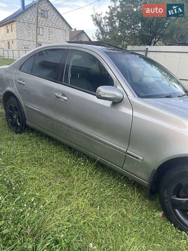 Седан Mercedes-Benz E-Class 2005 в Тячеве