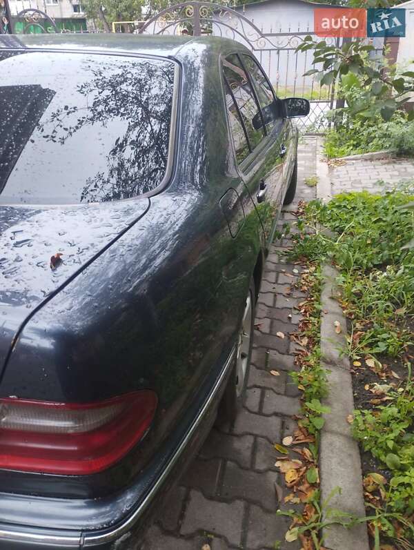 Седан Mercedes-Benz E-Class 2000 в Звягеле
