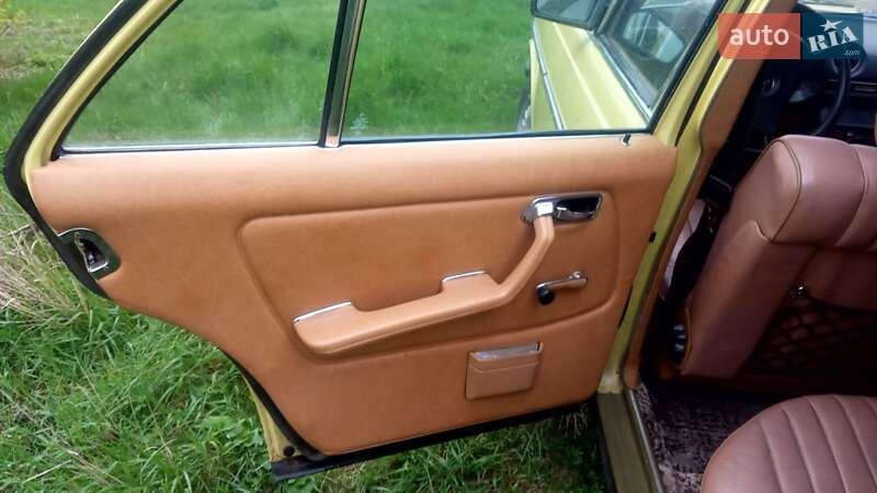 Седан Mercedes-Benz E-Class 1978 в Вільшанці