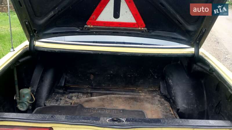 Седан Mercedes-Benz E-Class 1978 в Вільшанці