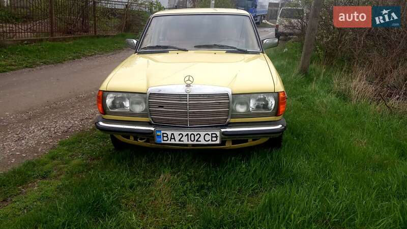 Седан Mercedes-Benz E-Class 1978 в Вільшанці
