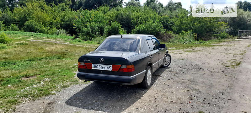 Седан Mercedes-Benz E-Class 1991 в Шумске