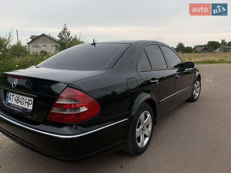 Седан Mercedes-Benz E-Class 2002 в Долині