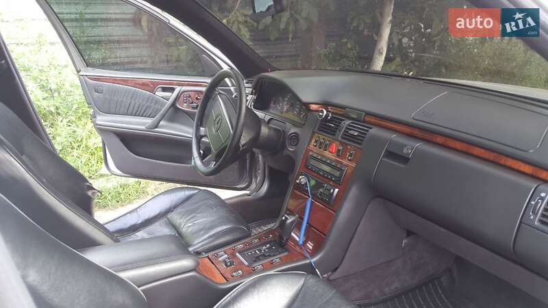 Седан Mercedes-Benz E-Class 1998 в Світловодську